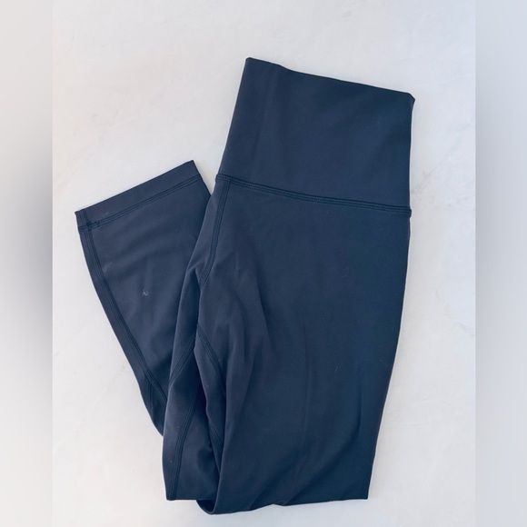 HeyNuts Essential Yoga Capris Leggings in Black - Picture 7 of 12